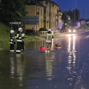 Alert RCB dla powiatu kamieńskiego! Burze, ulewy i wiatr do 100 km/h