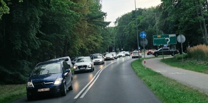 Potężny korek pomiędzy Dziwnowem a Kamieniem Pomorskim!