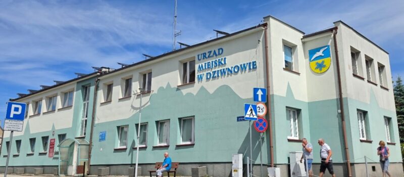 Dziwnów znów próbuje kupić dwie hybrydy. Jedną dla urzędu, drugą dla Straży Miejskiej Dziwnów znów próbuje kupić dwie hybrydy. Jedną dla urzędu, drugą dla Straży Miejskiej