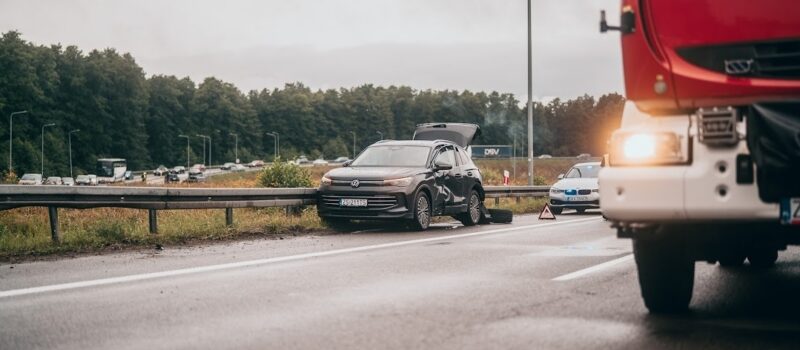 Zderzenie kilku aut w Parłówku. Utrudnienia przy wjeździe na S3