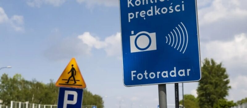 Koniec z unikaniem mandatów z fotoradarów? Rząd szykuje nowy system Koniec z unikaniem mandatów z fotoradarów? Rząd szykuje nowy system