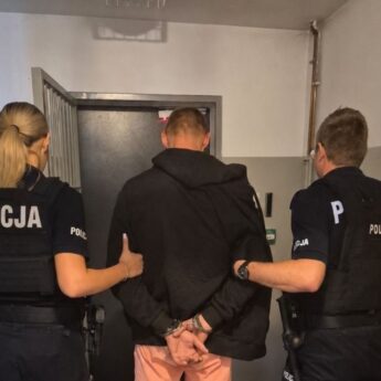 Pił alkohol w Międzyzdrojach. Chwilę później wyszło na jaw, że jest poszukiwany listem gończym