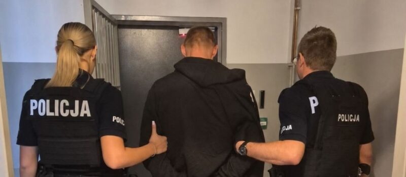 Pił alkohol w Międzyzdrojach. Chwilę później wyszło na jaw, że jest poszukiwany listem gończym Pił alkohol w Międzyzdrojach. Chwilę później wyszło na jaw, że jest poszukiwany listem gończym