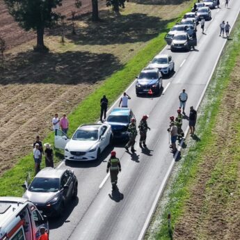 Zderzenie trzech pojazdów na obwodnicy Kamienia Pomorskiego! Droga całkowicie zablokowana