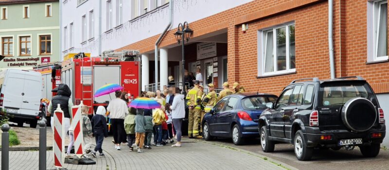 Strażacy ćwiczyli ewakuację w siedzibie PSONI Strażacy ćwiczyli ewakuację w siedzibie PSONI