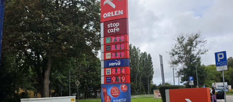 Ponad 3 zł z każdego litra za 9 zł. Tak wyglądają podatki i opłaty w cenie paliwa Ponad 3 zł z każdego litra za 9 zł. Tak wyglądają podatki i opłaty w cenie paliwa