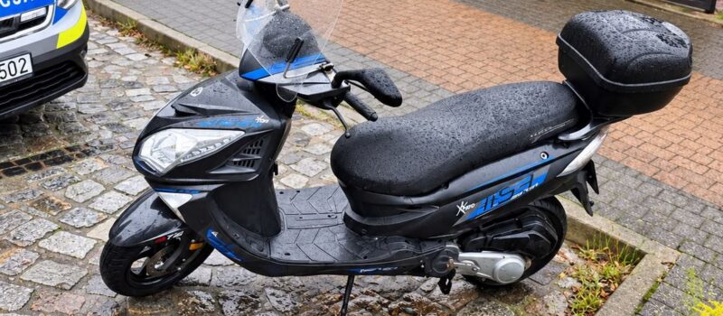 Po marihuanie i metamfetaminie skuterem. 50-latek bez uprawnień wpadł w ręce policji