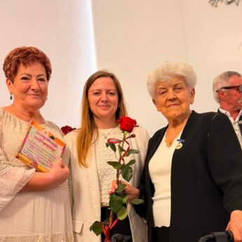 Seniorzy spotkali się w Gostyniu. Były wyróżnienia, wspomnienia i wspólne śpiewanie