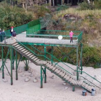 Zamykają zejście na plażę w Łukęcinie. Rusza rozbiórka i budowa nowego