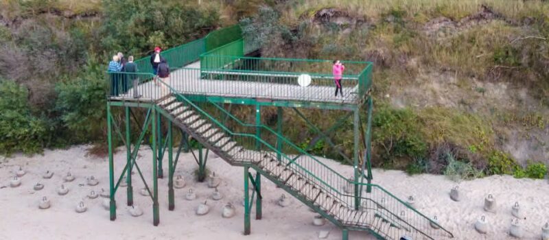 Zamykają zejście na plażę w Łukęcinie. Rusza rozbiórka i budowa nowego Zamykają zejście na plażę w Łukęcinie. Rusza rozbiórka i budowa nowego