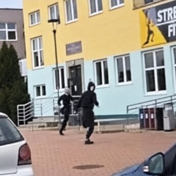 Gorąco przed derbami! Policyjna interwencja przy hali w Kamieniu Pomorskim