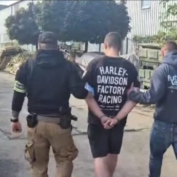 Zostawili GoPro na miejscu przestępstwa. Policja zatrzymała pięciu mężczyzn po akcji w Ładzinie [FILM]