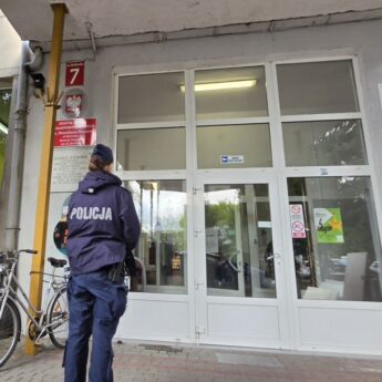 Policja pojawiła się w kamieńskich szkołach! „Krwawy piątek” postawił placówki w stan gotowości