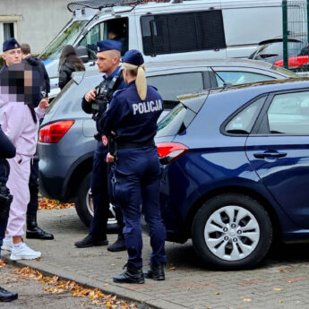 Protestowali przeciwko patostreamerce w Kamieniu Pomorskim. Kobieta odgrażała się nożem