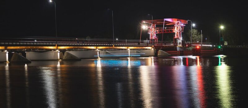 Most zwodzony w Dziwnowie rozbłyśnie kolorami! Wielka inauguracja iluminacji już 16 października