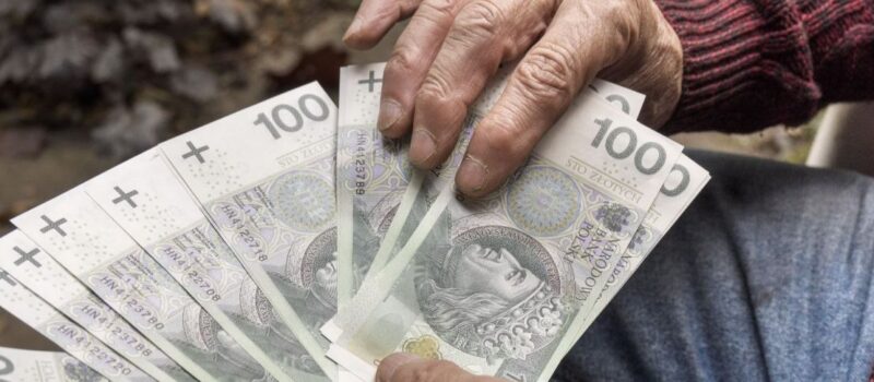 ZUS zwiększy wypłaty od 1 stycznia. Renta wdowia rośnie z 15 do 25 procent ZUS zwiększy wypłaty od 1 stycznia. Renta wdowia rośnie z 15 do 25 procent