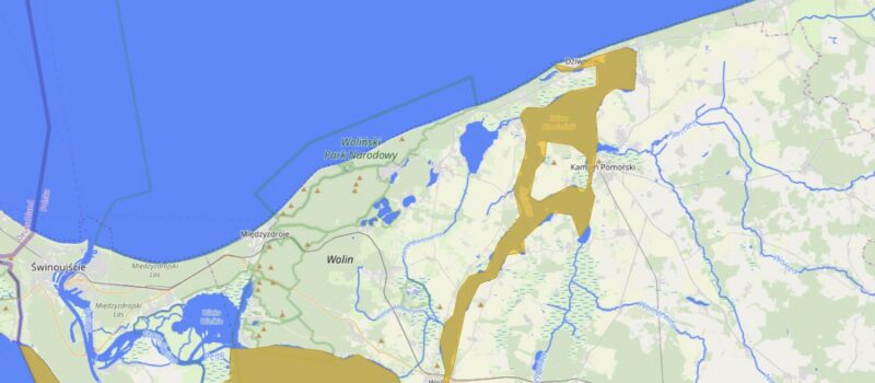 Bałtyk napiera na ląd! Alarm IMGW objął także wybrzeże powiatu kamieńskiego