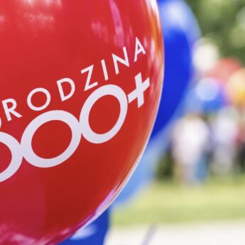 800 plus warte dziś mniej niż dawne 500 zł! Inflacja zjada pieniądze dla rodzin
