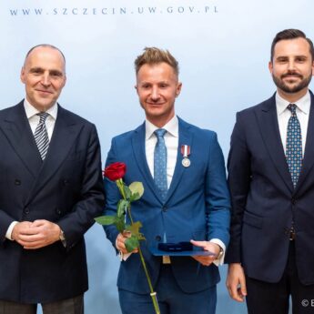 Wójt Świerzna z ministerialnym odznaczeniem. Radosław Drozdowicz uhonorowany za zasługi dla samorządu