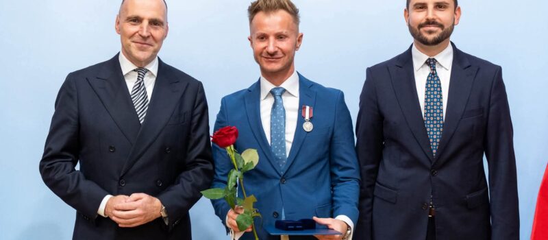 Wójt Świerzna z ministerialnym odznaczeniem. Radosław Drozdowicz uhonorowany za zasługi dla samorządu Wójt Świerzna z ministerialnym odznaczeniem. Radosław Drozdowicz uhonorowany za zasługi dla samorządu
