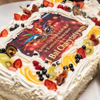 Bal z wielkim sercem! Kamieńskie liceum zbierało pieniądze na nowoczesną bibliotekę