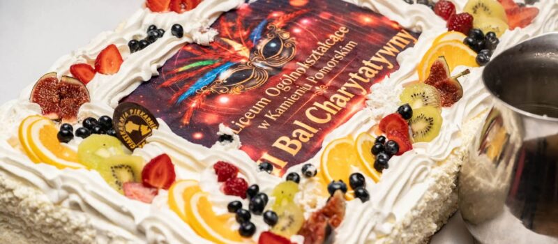 Bal z wielkim sercem! Kamieńskie liceum zbierało pieniądze na nowoczesną bibliotekę