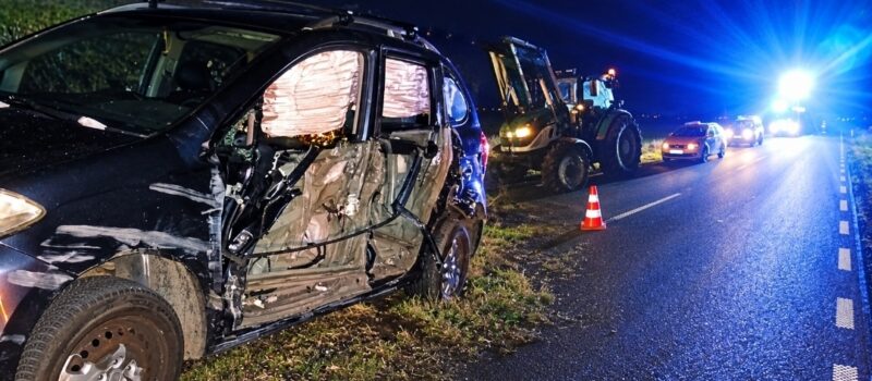 Samochód osobowy zderzył się z ciągnikiem rolniczym! Groźny wypadek pod Wolinem Samochód osobowy zderzył się z ciągnikiem rolniczym! Groźny wypadek pod Wolinem